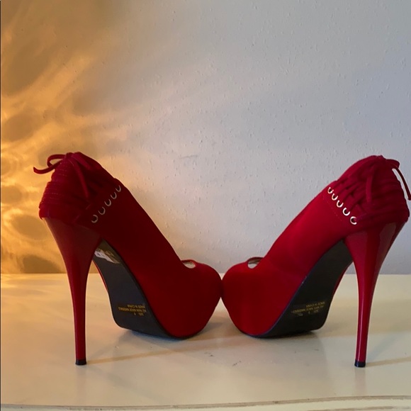 Red heels - Picture 3 of 3